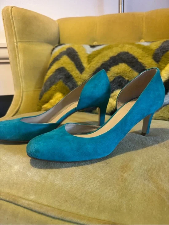 Teal Suede Mid-Heel Pumps - Picture 2 of 15